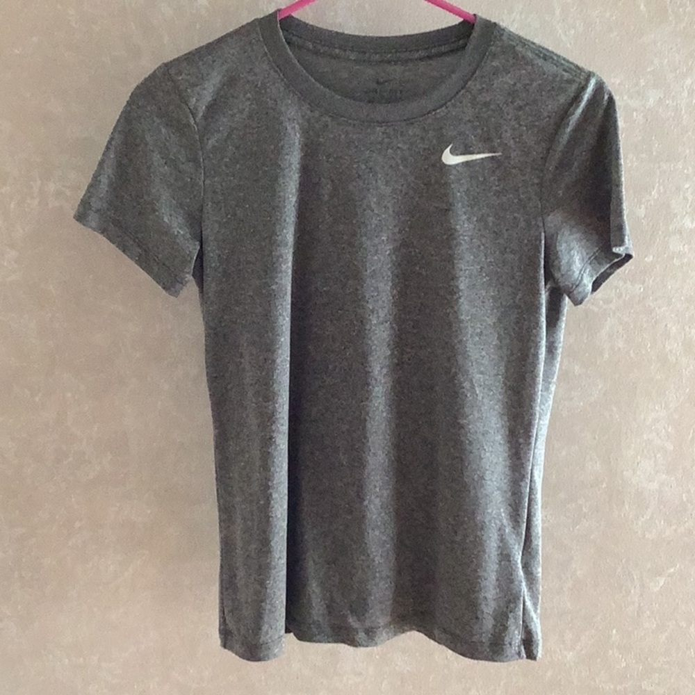 Ladies Xs Nike dri fit t shirt(gray)